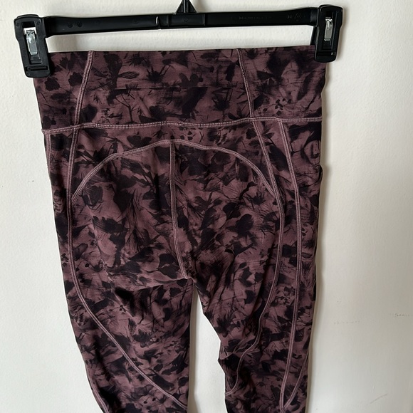 Lululemon patterned legging - Picture 5 of 5